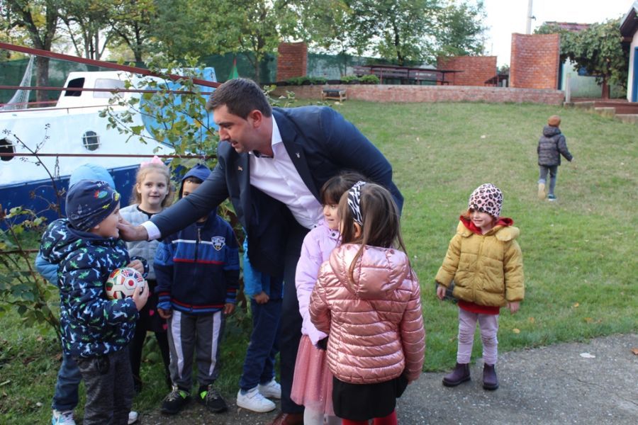 Posjeta gradonačelnika Bijeljine vrtiću „Veseljko i Štrumfograd“ u Ljeljenči