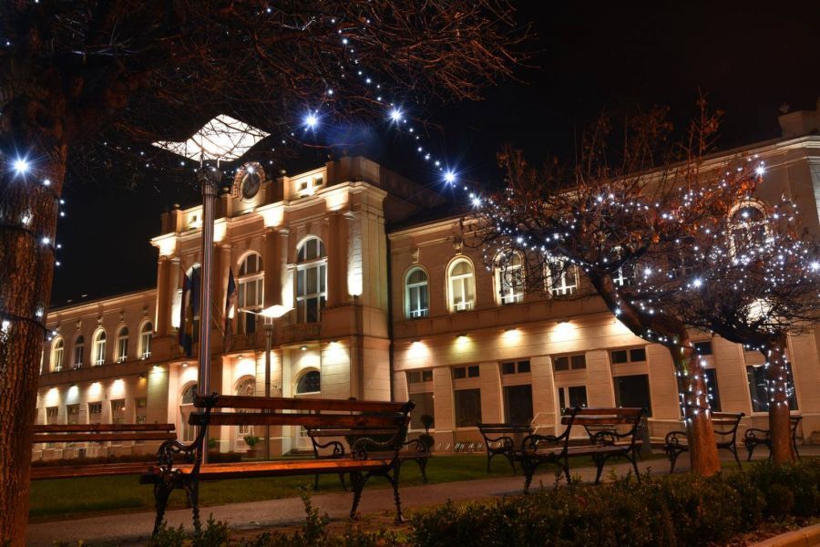 Javni poziv za najljepše ukrašene kuće i okućnice, balkone i izloge poslovnih prostora na teritoriji Grada Bijeljina